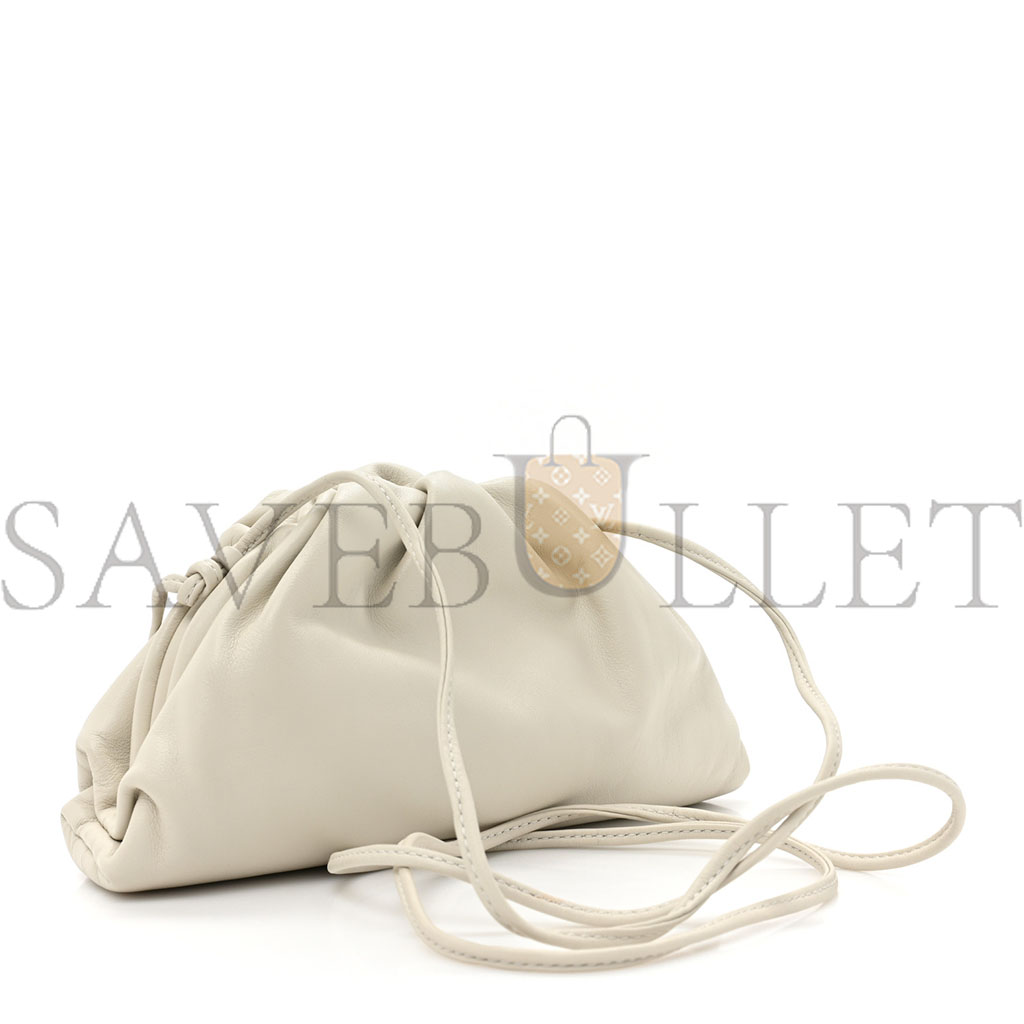 BOTTEGA VENETA BUTTER CALFSKIN THE MINI POUCH CHALK (21*11*5cm) BOTTEGA VENETA BUTTER CALFSKIN THE MINI POUCH CHALK (21*11*5cm)