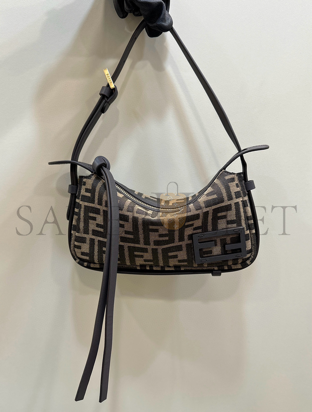 F**di simply ff jacquard shoulder bag 8bs097afpmf1gl7 (22*12*4cm)
