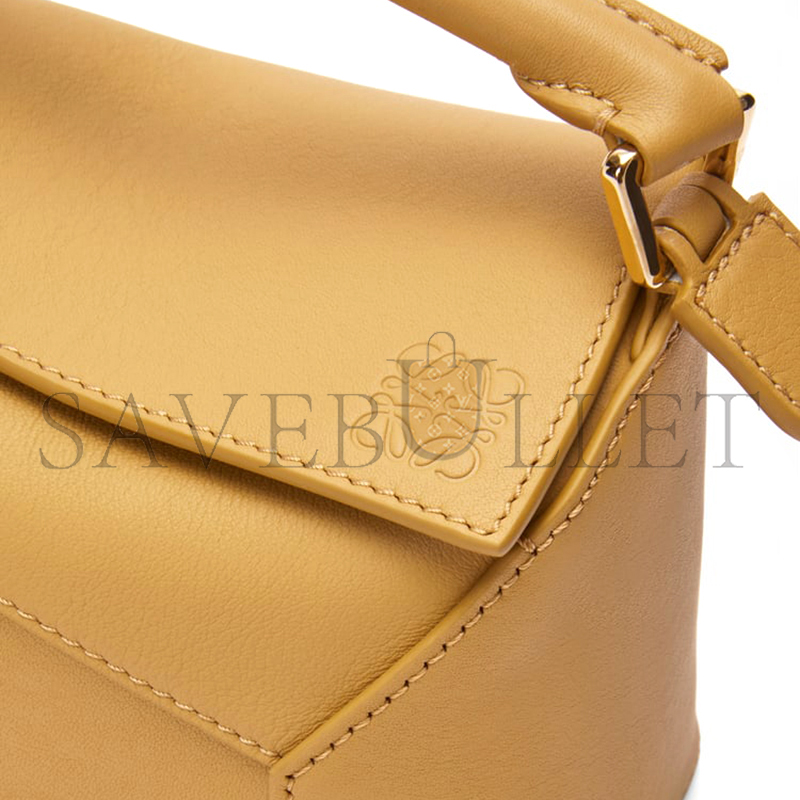LOEWE MINI PUZZLE EDGE BAG IN CLASSIC CALFSKIN A510P88X26-6715 (18*12.5*8cm) LOEWE MINI PUZZLE EDGE BAG IN CLASSIC CALFSKIN A510P88X26-6715 (18*12.5*8cm)