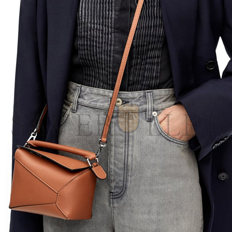 LOEWE MINI PUZZLE EDGE BAG IN CLASSIC CALFSKIN A510P88X26-2530 (18*12.5*8cm)