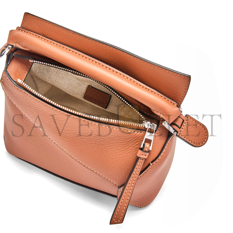 LOEWE MINI PUZZLE EDGE BAG IN CLASSIC CALFSKIN A510P88X26-2530 (18*12.5*8cm) LOEWE MINI PUZZLE EDGE BAG IN CLASSIC CALFSKIN A510P88X26-2530 (18*12.5*8cm)