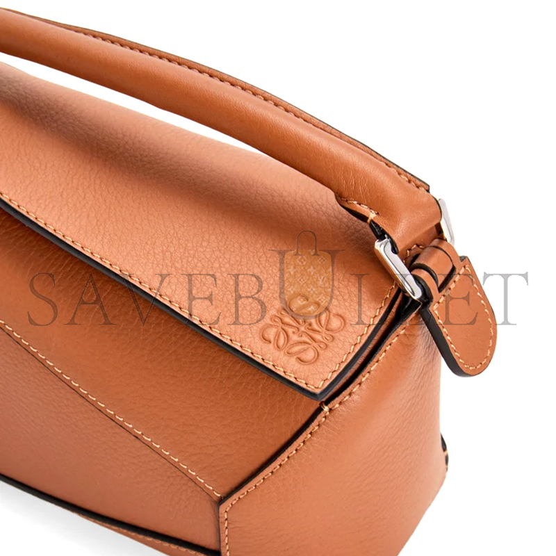 LOEWE MINI PUZZLE EDGE BAG IN CLASSIC CALFSKIN A510P88X26-2530 (18*12.5*8cm) LOEWE MINI PUZZLE EDGE BAG IN CLASSIC CALFSKIN A510P88X26-2530 (18*12.5*8cm)