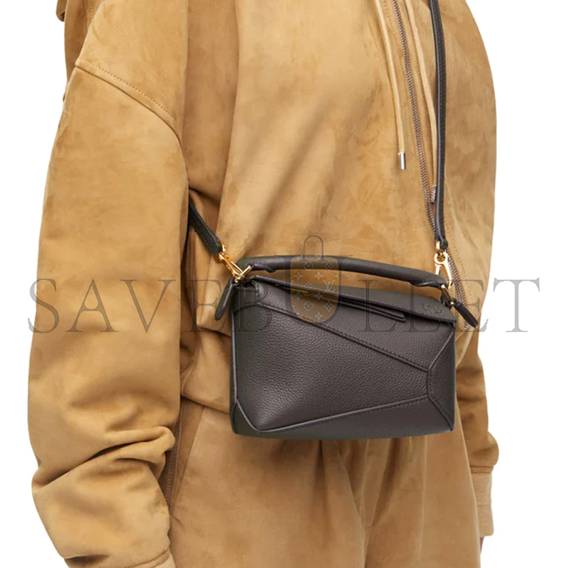 LOEWE MINI PUZZLE EDGE BAG IN SOFT GRAINED CALFSKIN A510P88X16-1220 (18*12.5*8cm)