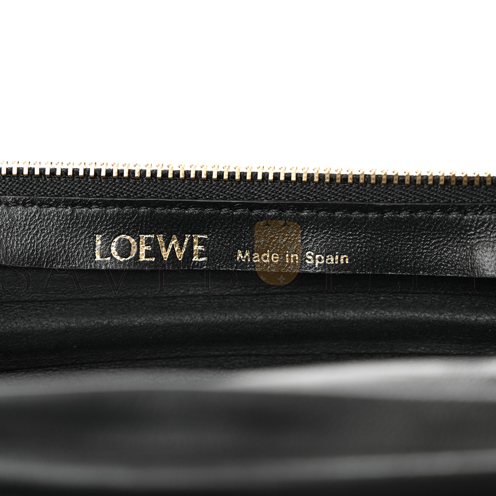 LOEWE LAMBSKIN PLEATED BRACELET POUCH SHOULDER BAG BLACK (25*9*9cm) LOEWE LAMBSKIN PLEATED BRACELET POUCH SHOULDER BAG BLACK (25*9*9cm)