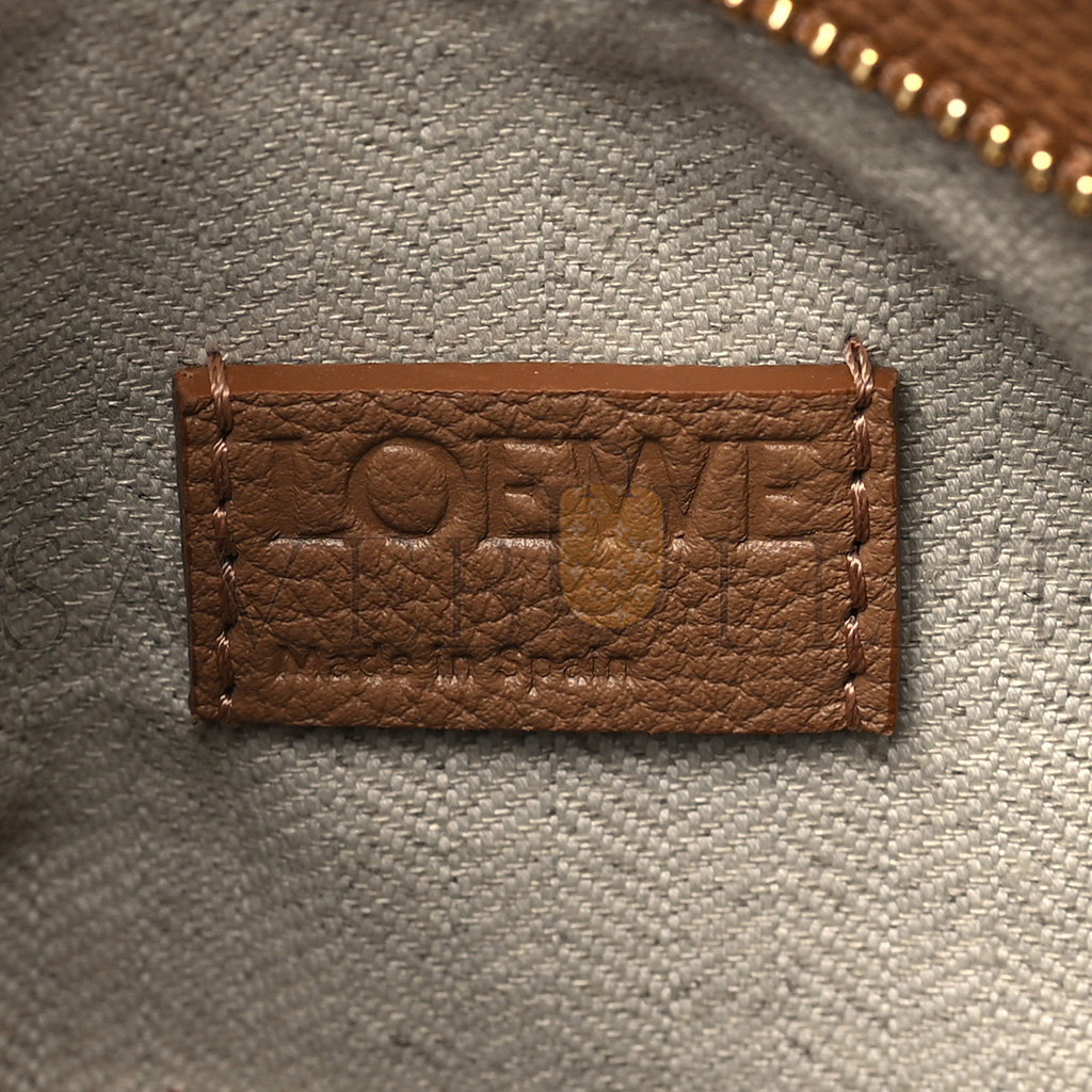 LOEWE GRAINED CALFSKIN SMALL PUZZLE EDGE BAG TOFFEE (24*16.5*10.5cm) LOEWE GRAINED CALFSKIN SMALL PUZZLE EDGE BAG TOFFEE (24*16.5*10.5cm)