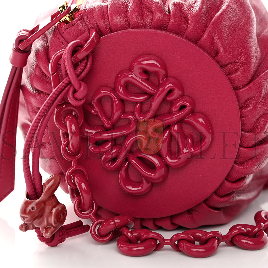 LOEWE LAMBSKIN PLEATED BRACELET POUCH SHOULDER BAG ROUGE BLOSSOMS (25*10*10cm) LOEWE LAMBSKIN PLEATED BRACELET POUCH SHOULDER BAG ROUGE BLOSSOMS (25*10*10cm)