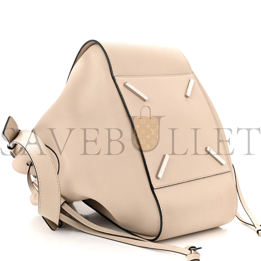 LOEWE GRAINED CALFSKIN SMALL HAMMOCK SHOULDER BAG SAND (30*25*13.5cm) LOEWE GRAINED CALFSKIN SMALL HAMMOCK SHOULDER BAG SAND (30*25*13.5cm)