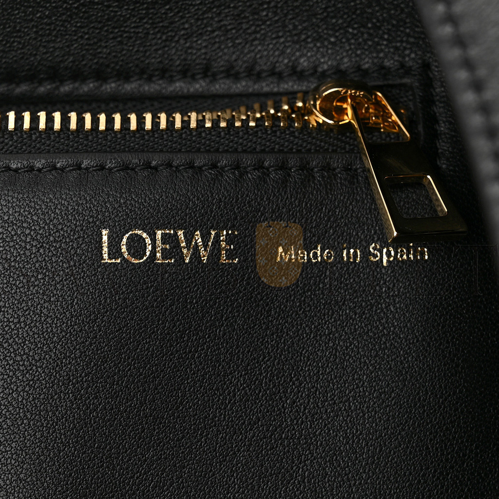 LOEWE NAPPA SMALL SQUEEZE BAG BLACK (29*24*10.5cm) LOEWE NAPPA SMALL SQUEEZE BAG BLACK (29*24*10.5cm)